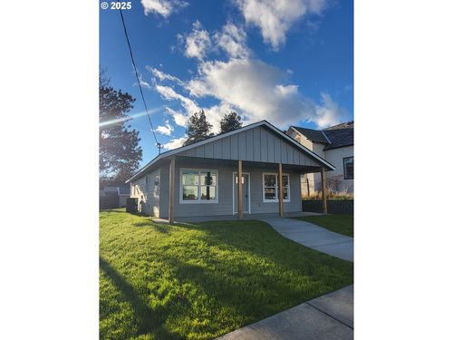203 4th St, Moro, OR, 97039-7012 | Card Image