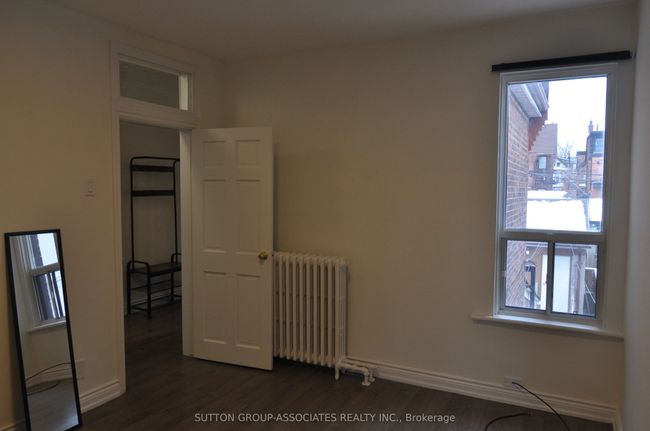 195 Montrose Ave, House attached with 3 bedrooms, 2 bathrooms and null parking in Toronto ON | Image 22