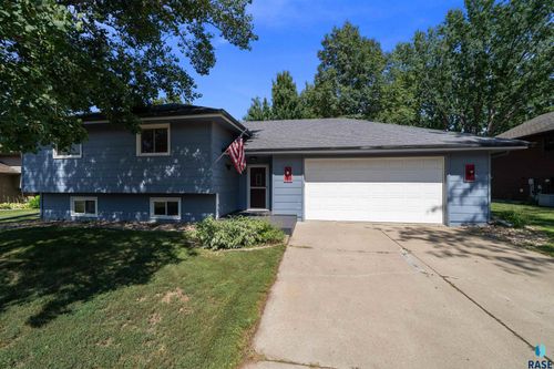 412 N Needles Dr Drive, Brandon, SD, 57005 | Card Image