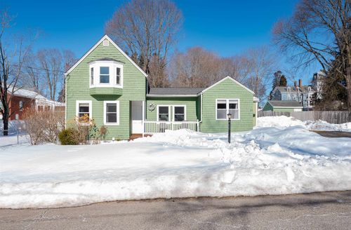 80 Woodlawn Cir, Portsmouth, NH, 03801-3133 | Card Image