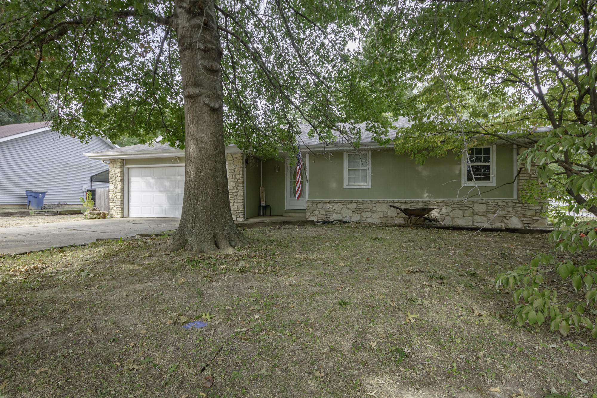 Iris Ln, Battlefield, MO 65619