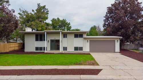 2085 E Castle Hill Ave, Cottonwood Heights, UT, 84121-4911 | Card Image