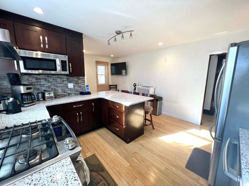 2-9 Melbourne Ave, Newton, MA, 02460-1221 | Card Image