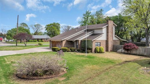 2400 Woodleaf Ct, Ardmore, OK, 73401-2228 | Card Image