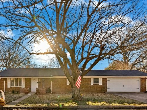 1207 Pebble St, Bowie, TX, 76230-3113 | Card Image