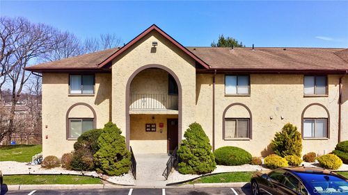 51 Omni Parc Dr, Nanuet, NY, 10954-5948 | Card Image