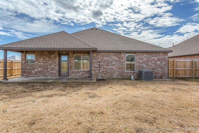 27623 109 Th St, House other with 3 bedrooms, 2 bathrooms and null parking in Coweta OK | Image 41