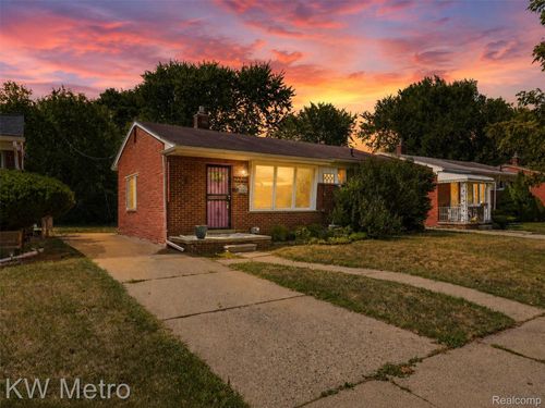 22011 Whitmore St, Oak Park, MI, 48237-3524 | Card Image