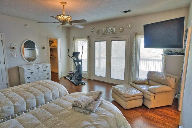 The bedroom features 2 walk-in closets. | Image 26
