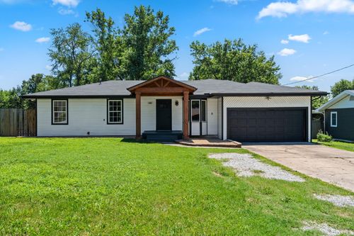 2324 E Huntington St, Ozark, MO, 65721-9626 | Card Image