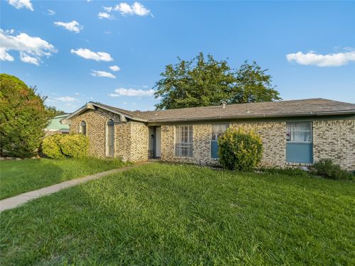 810 Pleasant Valley Rd, Garland, TX, 75040-4835 | Card Image