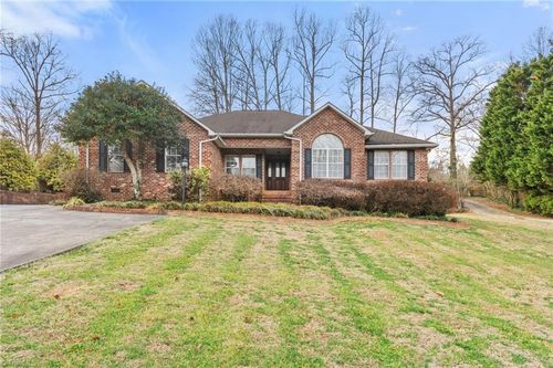 471 W Hunting Ridge Dr, Thomasville, NC, 27360-9414 | Card Image