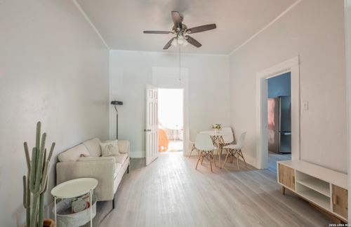 1-302 E Cevallos, San Antonio, TX, 78204-1753 | Card Image