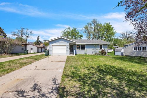 95 Mcleod Ave Ne, Hutchinson, MN, 55350-1754 | Card Image