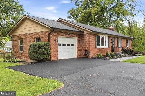 17 Friendship Ct, CHARLES TOWN, WV, 25414-5058 | Card Image