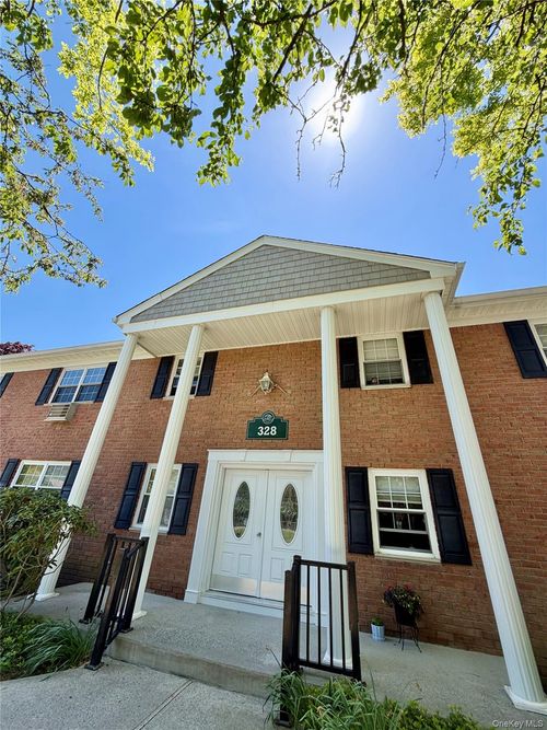 1a-328 Lakeland Ave, Sayville, NY, 11782-1927 | Card Image