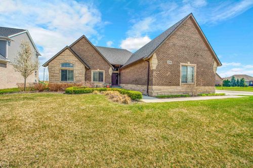 39988 W Offshore Dr, Harrison Township, MI, 48045-1560 | Card Image