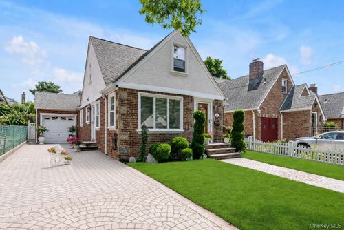41-35 219th St, Bayside, NY, 11361-3541 | Card Image