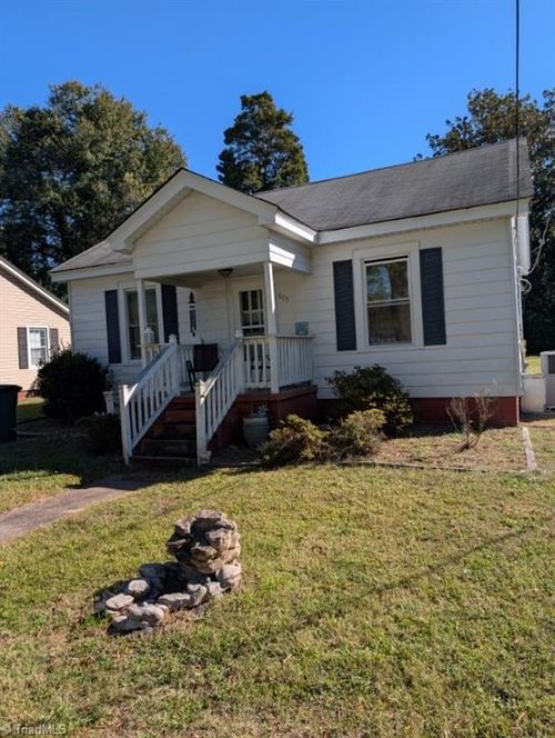 608 Cedar St, Eden, NC, 27288-5902 | Card Image
