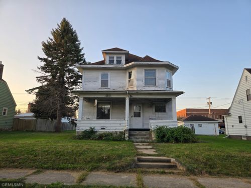 615 1st St, Kenyon, MN, 55946-1302 | Card Image