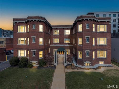 4fe-4561 Laclede Ave, Saint Louis, MO, 63108-2199 | Card Image