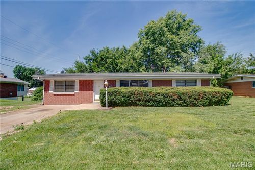 5 Columbus Dr, Belleville, IL, 62226-6037 | Card Image