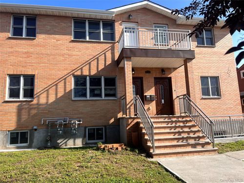 19605 45th Avenue, New York, NY, 11358 | Card Image