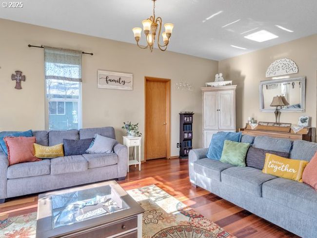 423 E Main St, House other with 5 bedrooms, 3 bathrooms and null parking in Carlton OR | Image 6