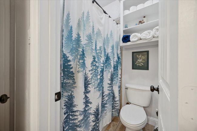 Guest bath | Image 18
