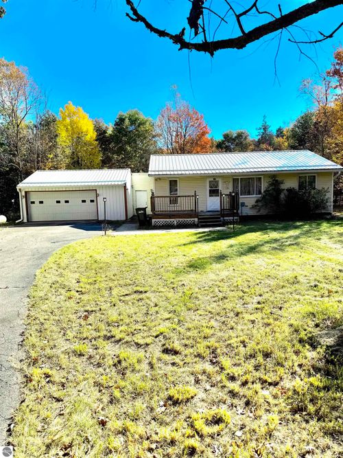 4611 S Dickerson Road, Lake City, MI, 49651 | Card Image