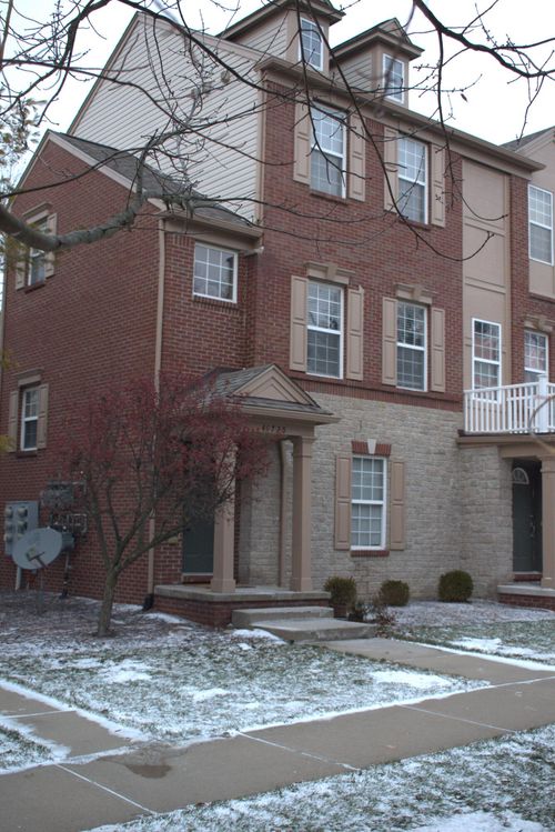 78-44725 Ellery Ln, Novi, MI, 48377-2562 | Card Image