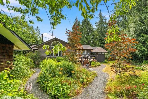 381 Dunsmuir Rd, Qualicum Beach, BC, V9K2A1 | Card Image