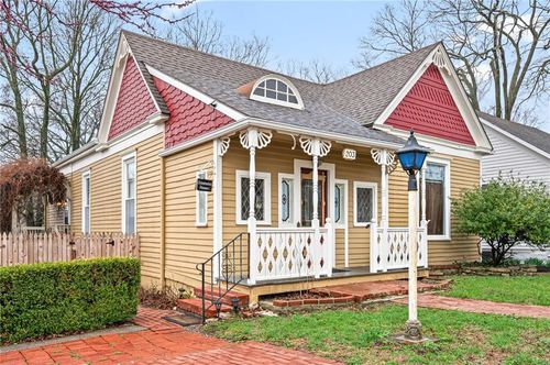 203 W Mechanic St, Harrisonville, MO, 64701-2333 | Card Image