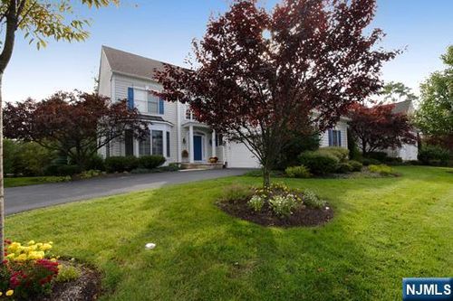 92 Twinberry Ct, Paramus, NJ, 07652-1343 | Card Image