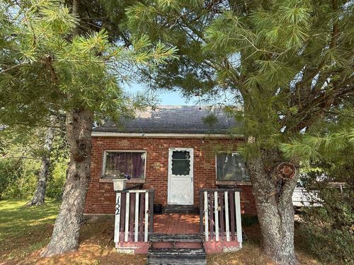 152 Cordova St, Amherst, NS, B4H2L1 | Card Image