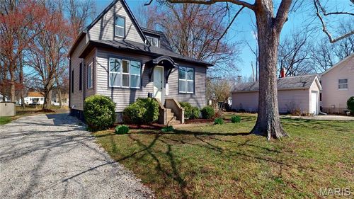 1035 W Main St, Mascoutah, IL, 62258-1066 | Card Image