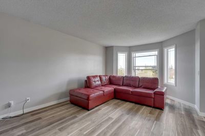 803 Taradale Dr Ne, House detached with 4 bedrooms, 3 bathrooms and 3 parking in Calgary AB | Image 3