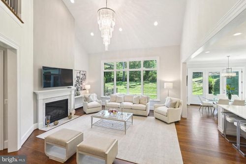 305 Old Courthouse Rd Ne, VIENNA, VA, 22180-3602 | Card Image