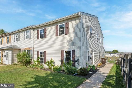 725 Valley Rd, EAST GREENVILLE, PA, 18041-1728 | Card Image