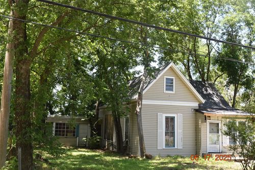 300 S Jefferson St, Pilot Point, TX, 76258-4202 | Card Image