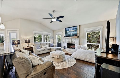 1 Rolling Hills Rd, Wimberley, TX, 78676-3035 | Card Image