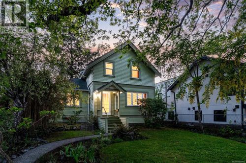 1274 Hewlett Place, Oak Bay, BC, V8S4P7 | Card Image