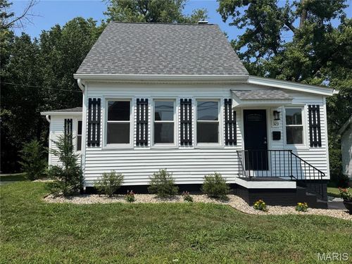 323 W Cleveland Ave, Belleville, IL, 62220-2457 | Card Image