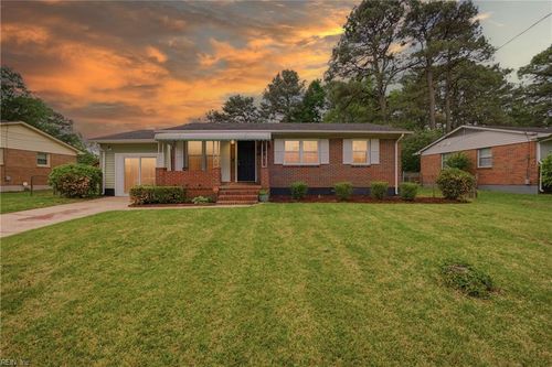 1117 Warfield Dr, Portsmouth, VA, 23701-3830 | Card Image