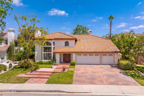 5627 Middle Crest Dr, Agoura Hills, CA, 91301-4069 | Card Image
