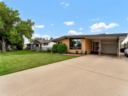 1938 17 Avenue Se, Medicine Hat, AB, T1A3V4 | Card Image