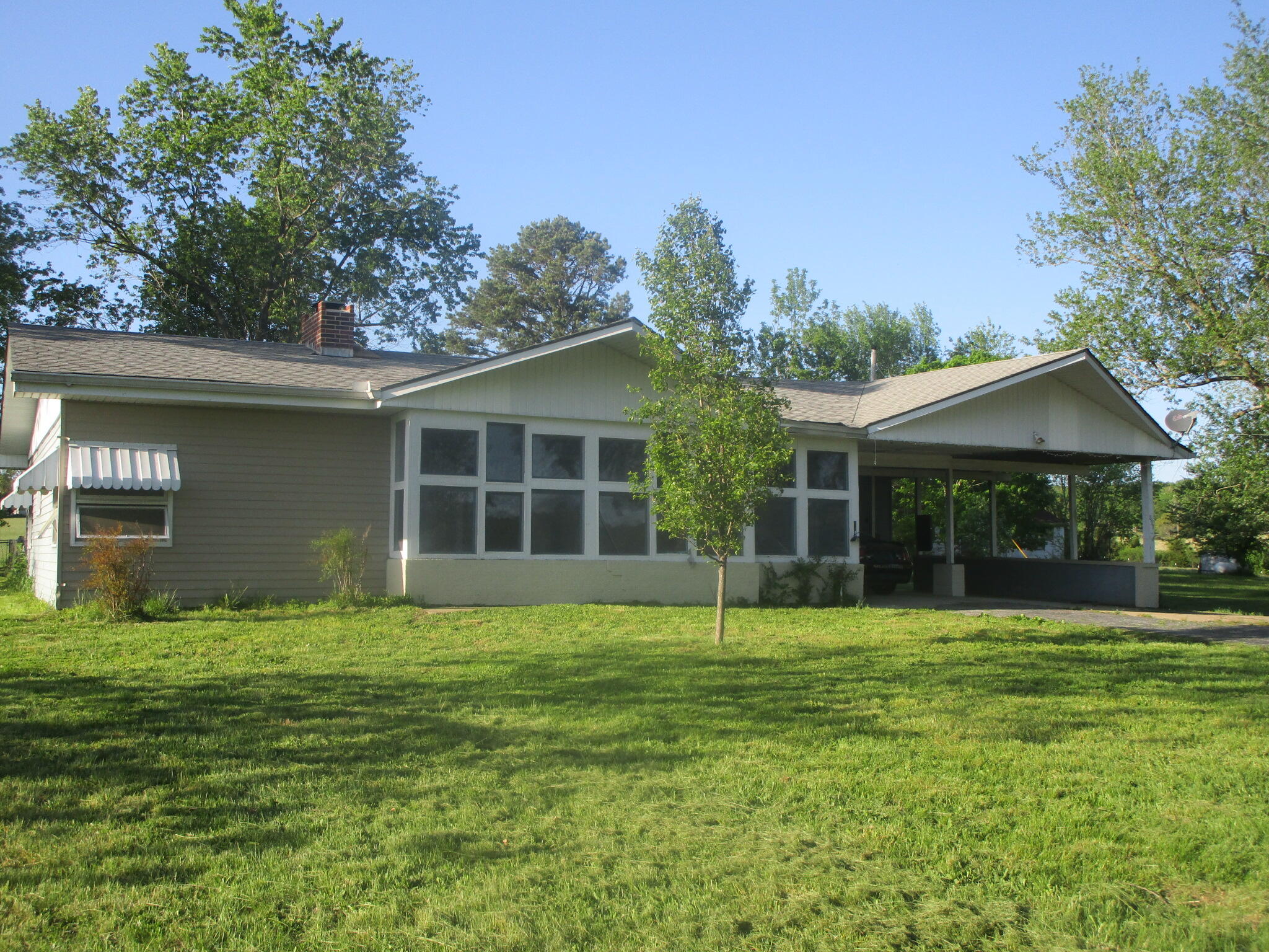 State Route Dd , Willow Springs, MO 65793