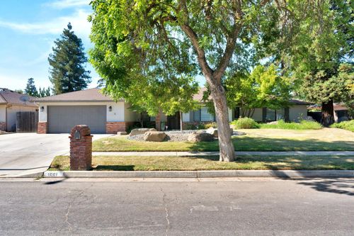 1661 E Fallbrook Ave, Fresno, CA, 93720-2759 | Card Image