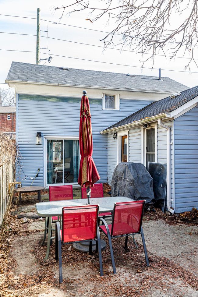 10 Brock St S, House other with 3 bedrooms, 1 bathrooms and 4 parking in Dundas ON | Image 23