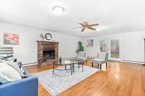 10 Oakdale Ave, Nashua, NH, 03062-2553 | Card Image